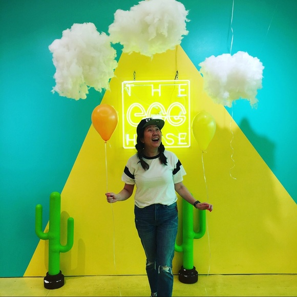 Meet your Posher, Emily! 🌈💖👖 - Picture 6 of 6